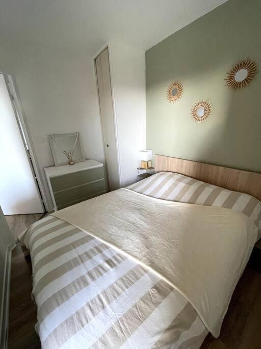 Appartement Vue Mer, 5Min A Pied De La Plage, Parking Prive Валлорис Экстерьер фото