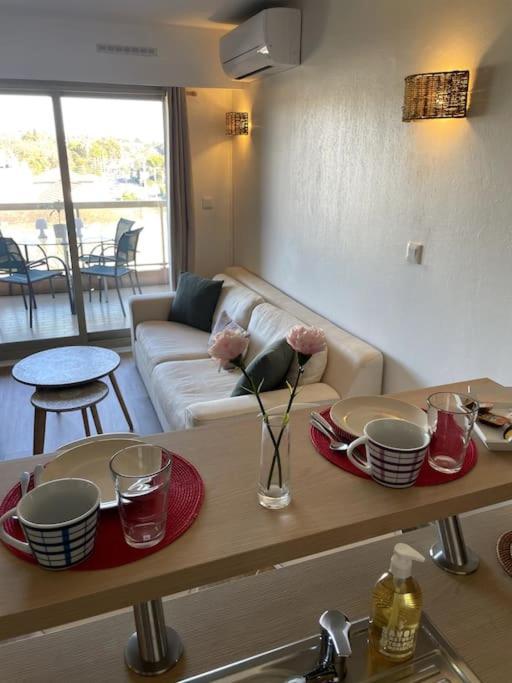 Appartement Vue Mer, 5Min A Pied De La Plage, Parking Prive Валлорис Экстерьер фото